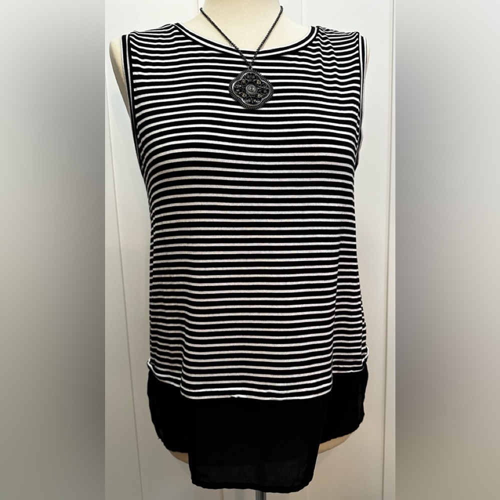 Striped Tahari Sleeveless Top With Chiffon Bottom Sz Medium